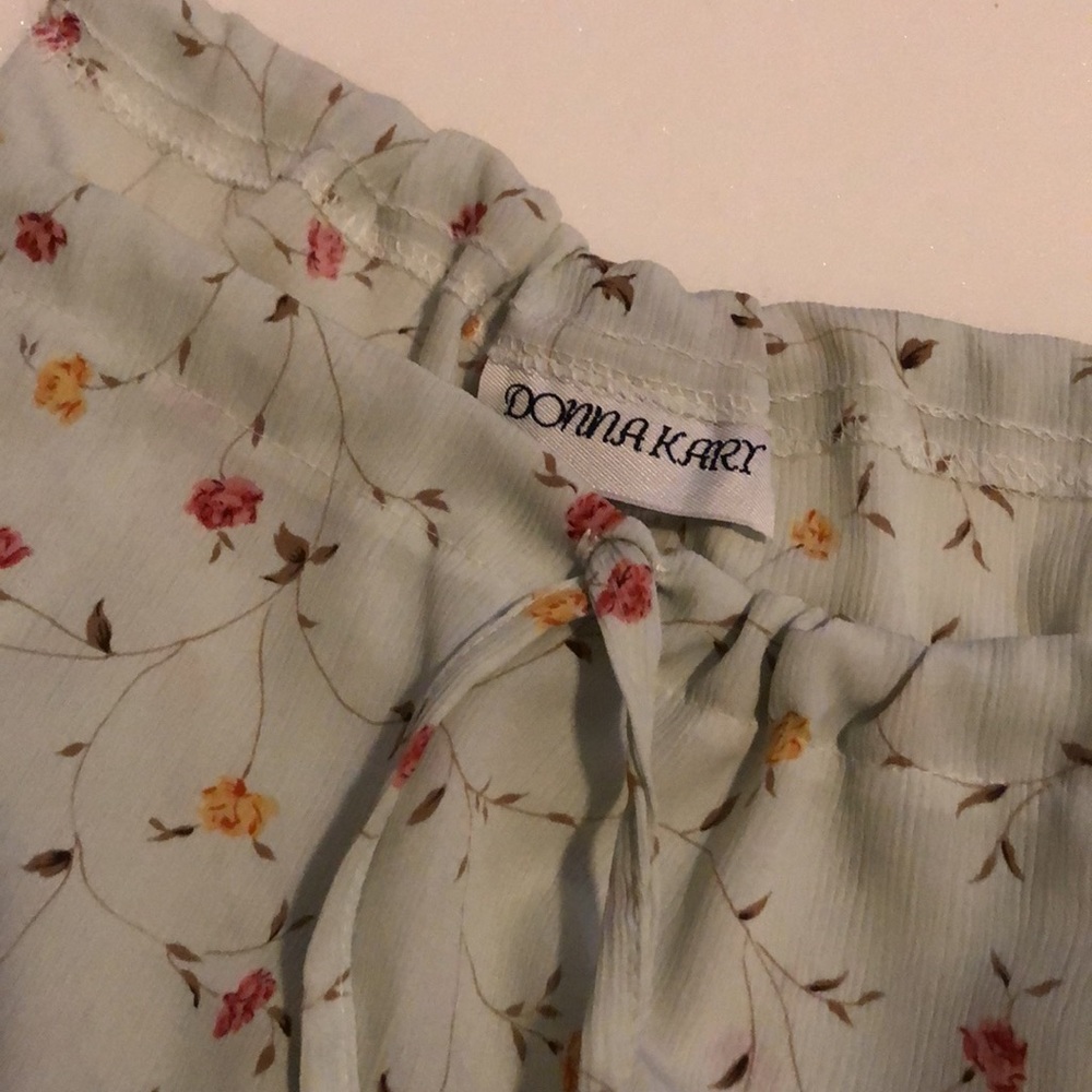 Floral Top - Picture 2 of 3